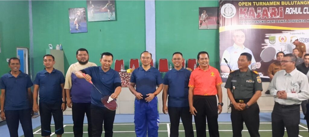 Meriahkan HBA ke 63, Kajari Rohul Buka Tournament Cup Badminton 2023